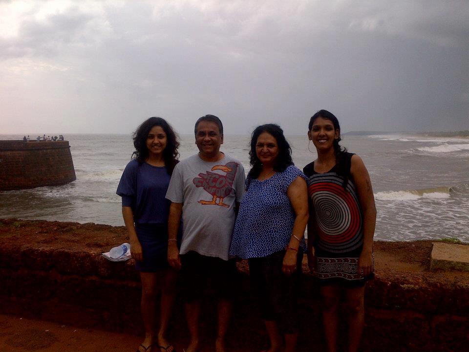 Singer Neeti Mohan (Left) with her Father Brij Mohan Sharma, Mother Kusum Mohan Sharma & Younger Sister Kriti Mohan (Right) | Singer Neeti Mohan Family Photos | Real-Life Photos