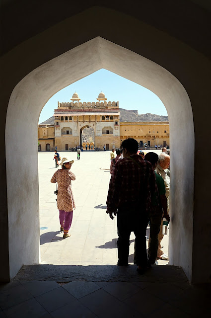 Pintu gerbang di Amber Fort