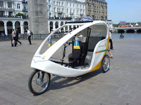 Gambar Velotaxi, becak modern di Hamburg, Jerman.