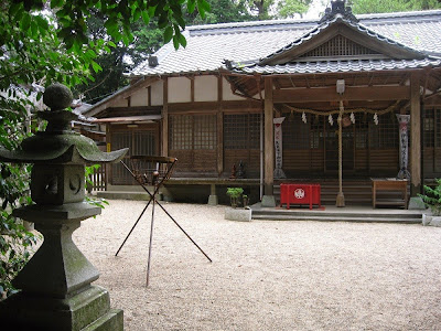 能褒野神社の境内