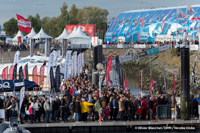 La foule aux Sables sur le village du Vendée Globe