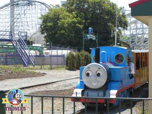 great toys online Thomas Train Amusement Park | 500 x 375