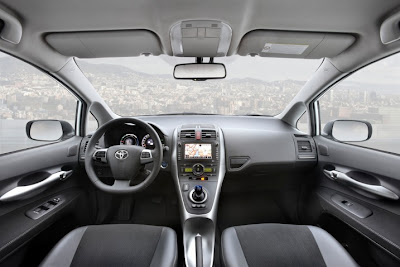 2011 Toyota Auris Hybrid Interior