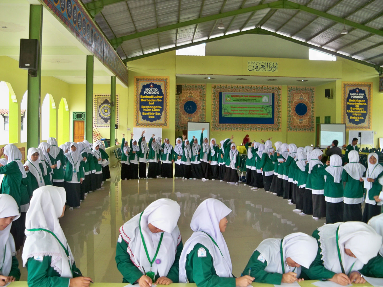 Suasana Pondok Pesantren Daar el-Qolam - DUNIA PESANTREN