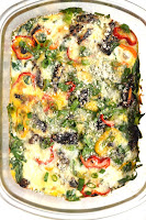 Spinach and Bell Pepper Egg Bake makes the perfect weekend breakfast or can be made ahead of time and reheated during the week. Loaded with bell peppers, green onions, sun dried tomatoes and spinach. www.nutritionistreviews.com