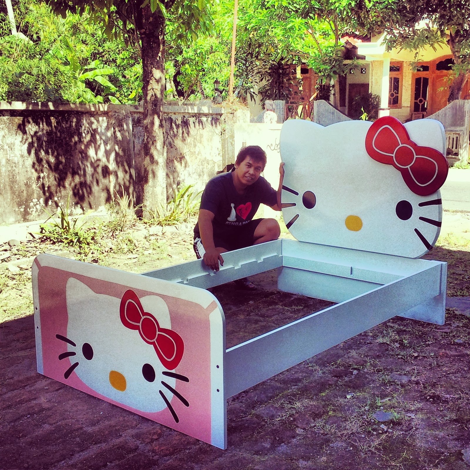 Furniture Anak memproduksi furniture anak hello kitty 