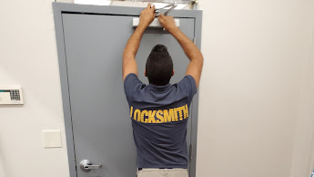 Commercial locksmith service, lock repair service 24/7
