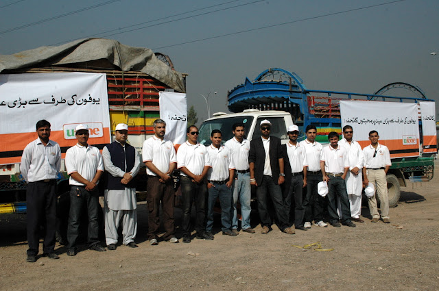 Ufone Volunteers Distributed Eid Gifts