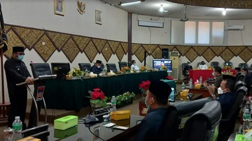 Rapat Paripurna Dipimpin Amril Amin, Wako Hendri Septa Sampaikan 3 Ranperda Usulan Pemko ke DPRD Kota Padang