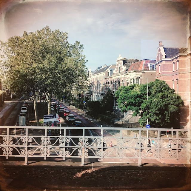 Apeldoornseweg, Arnhem, vanuit een trein