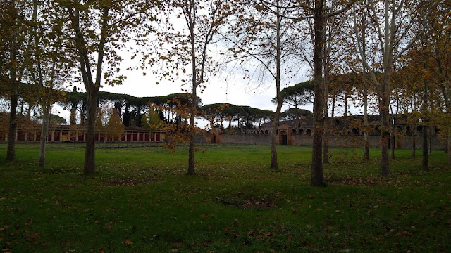 ogród i amfiteatr w Pompejach