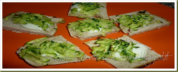 Crostini con mozzarella e zucchine (9)