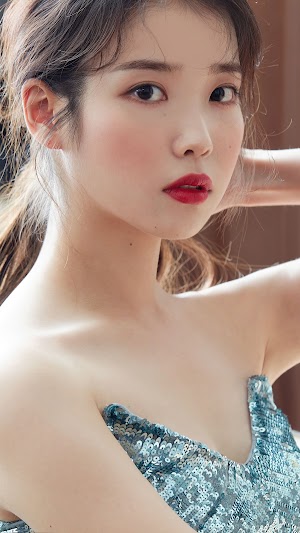 IU usando um vestido azul Kpop Images and Gifs IU usando um vestido azul Kpop Images and Gifs
