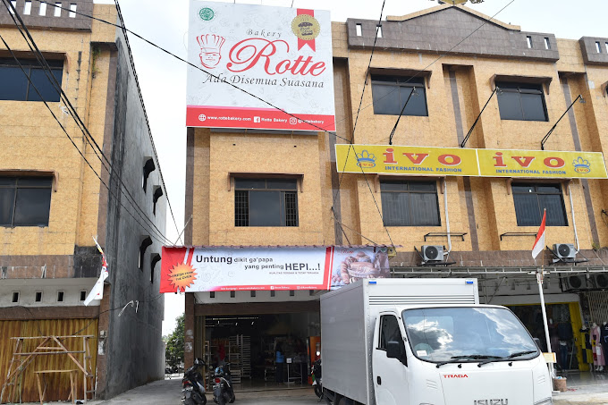 Kok Ada Tukang Parkir di Rotte Bakery?