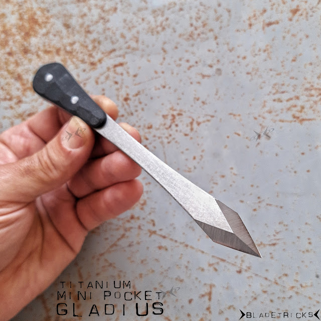 Gladius pocket knife