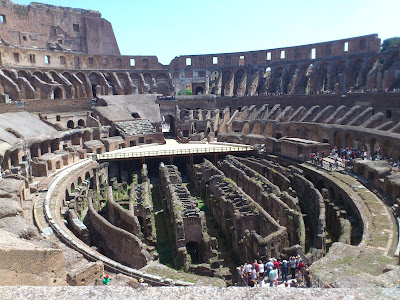 Dentro do Coliseu - Roma - Itália