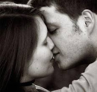 Sedang berkencan bingung menentukan jenis ciuman?