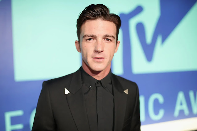 INGLEWOOD, CA - AUGUST 27: Drake Bell attends the 2017 MTV Video Music Awards at The Forum on August 27, 2017 in Inglewood, California. (Photo by Christopher Polk/Getty Images)