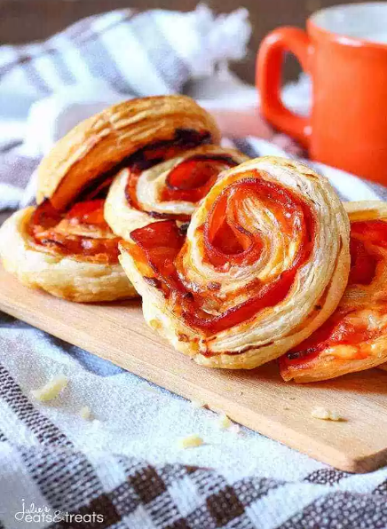 PUFF PASTRY BACON PINWHEELS WITH CHEDDAR