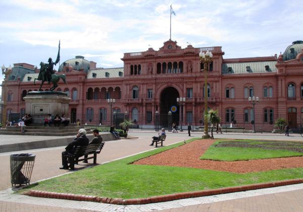 Argentina: Casa Rosada e Ministério da Defesa são evacuados após ameaça de bomba