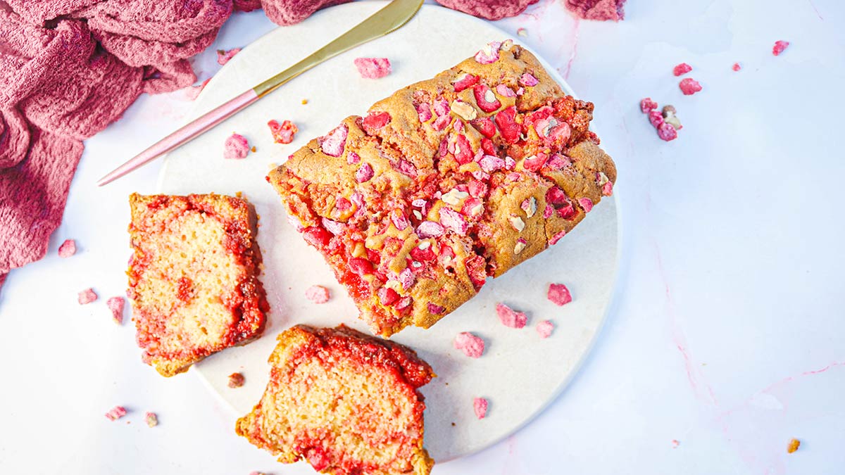 Cake aux pralines roses - Recette pour le goûter : Il était une fois la  pâtisserie