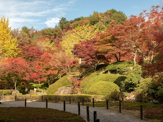 紅葉の大権現境内