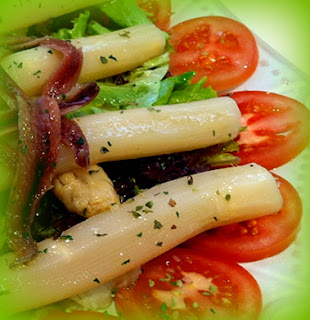 Ensalada de espárragos con tomate