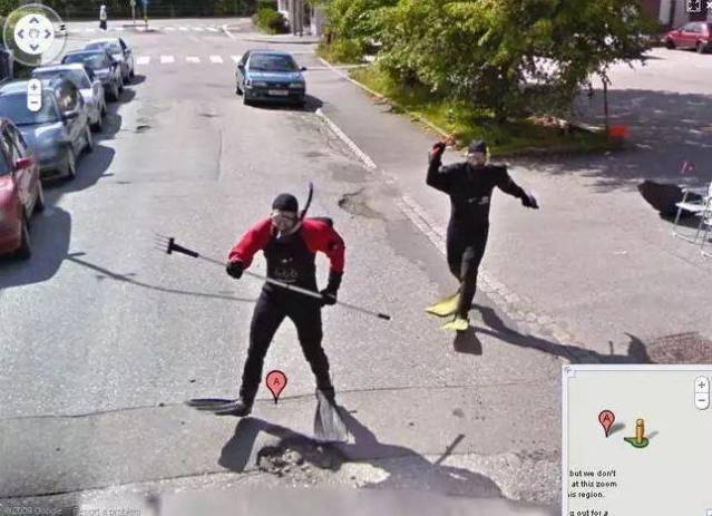 20 Momen absurd yang pernah tertangkap Google Street View, kocak!