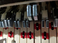 weighted keys in digital pianos