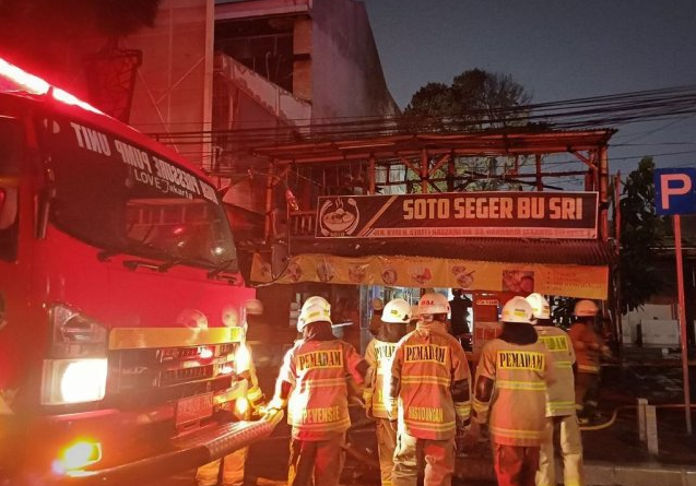 Kebakaran Hebat Menghanguskan Tempat Kuliner Dekat Mal Gandaria City