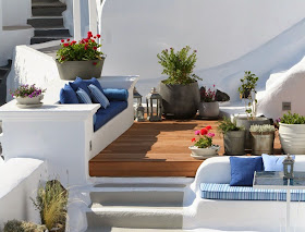 Iconic Santorini hotel cueva bloutique