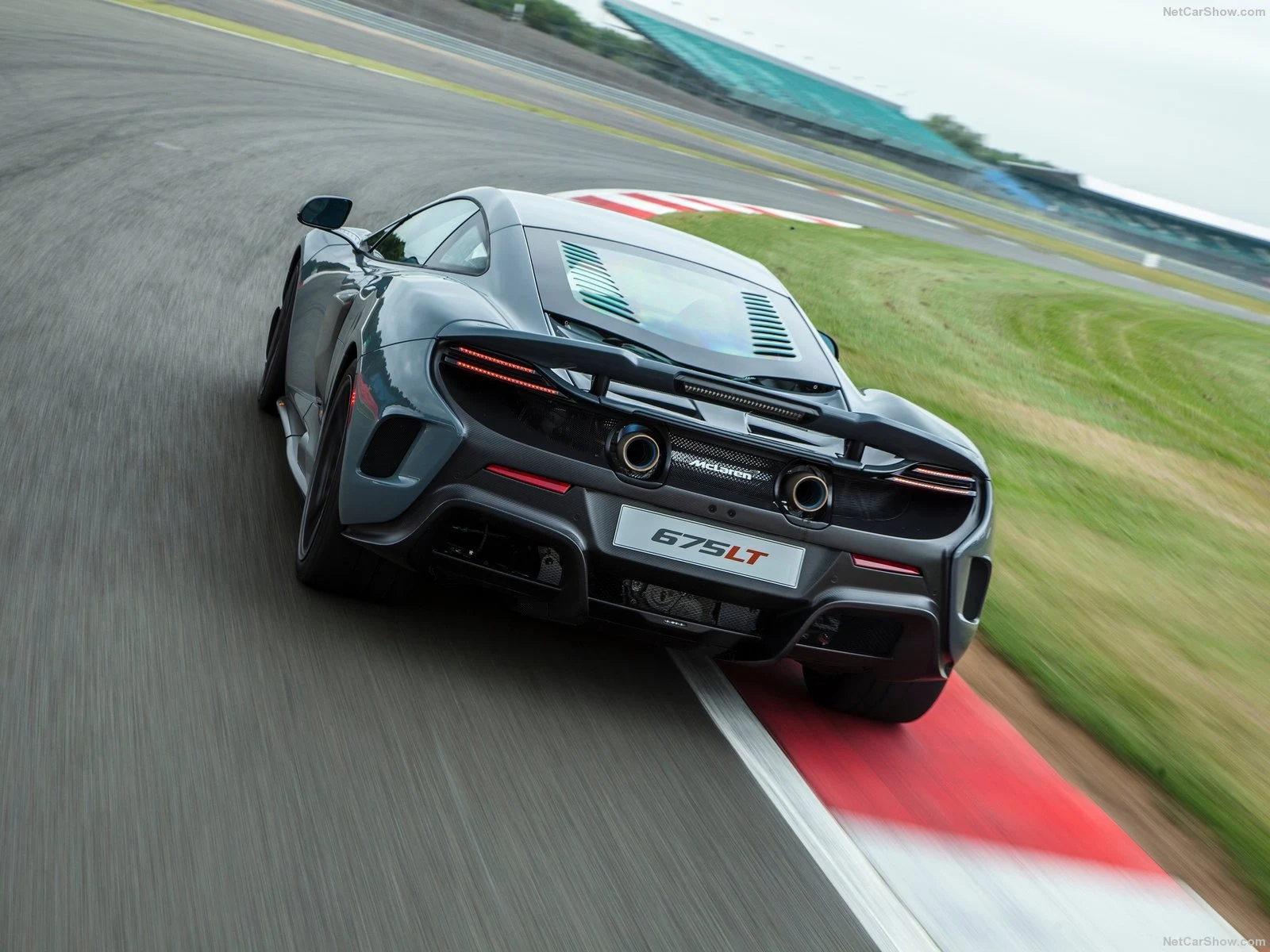 Hình ảnh siêu xe McLaren 675LT 2016 & nội ngoại thất