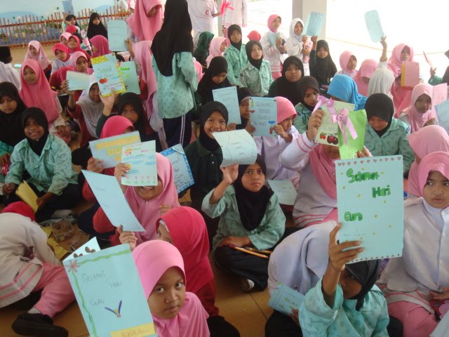 PUSAT SUMBER SEKOLAH SK BUKIT TUMBUH: pertandingan membuat 
