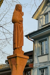 Statue der Heiligen Wiborada in St. Gallen