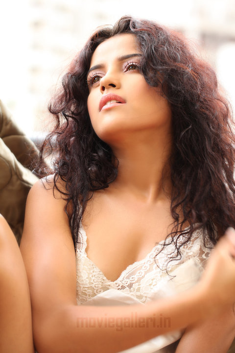 Actress Piaa Bajpai Hot Photoshoot Pictures