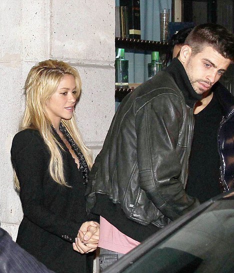 fotos shakira pique. Shakira Pique