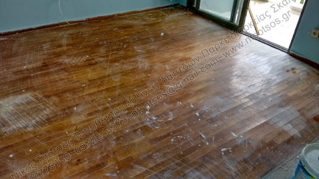 λουστράρισμα σε ξύλινο πάτωμα