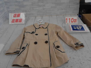 中古品　子供服　１１０ｃｍ　GAP　ベージュ　アウター　３３０円