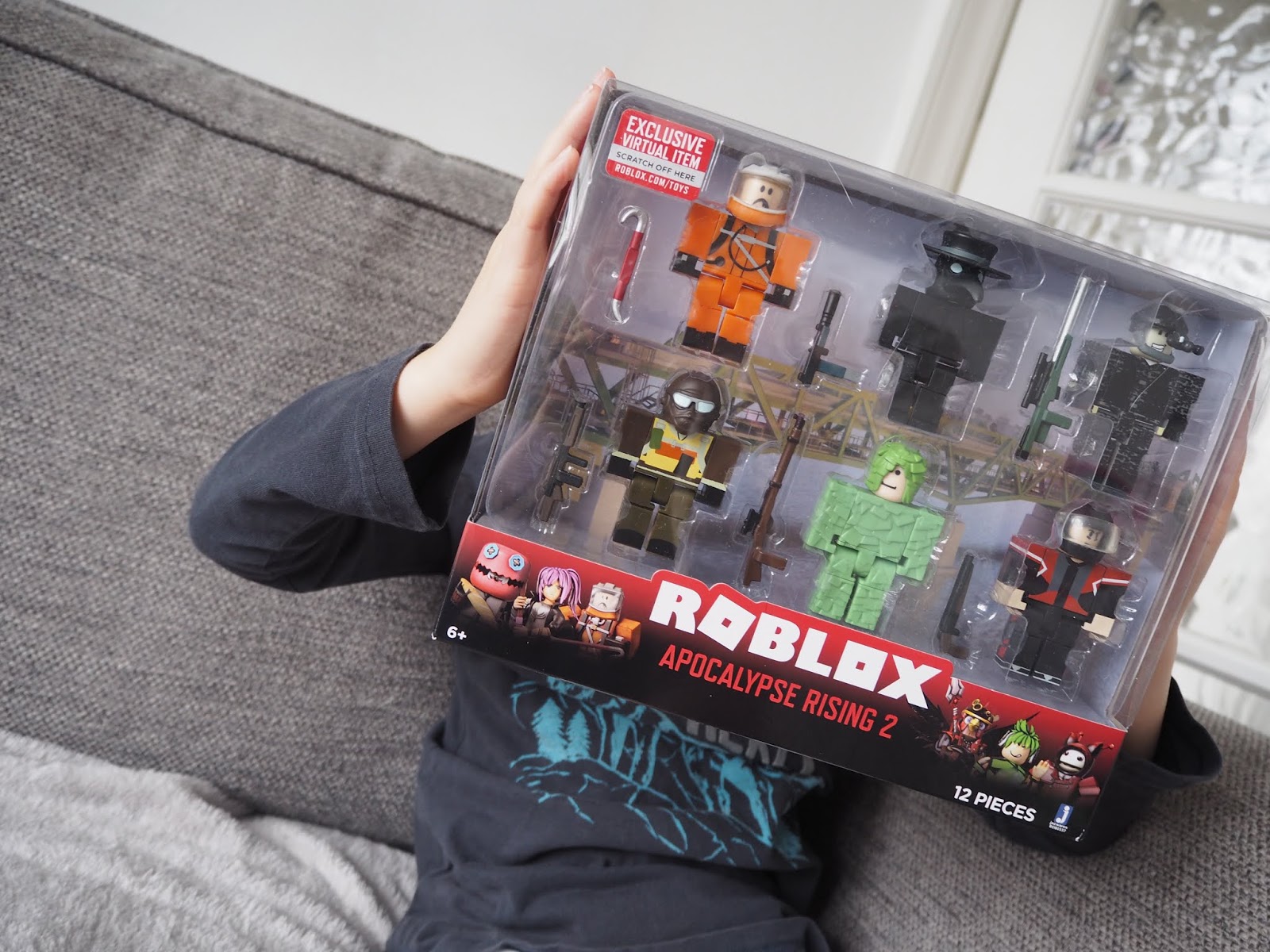 Chic Geek Diary The New Roblox Toys From Jazwares Review Giveaway - the horror rising roblox