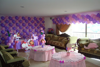 decoracion con globos princesa roda y purpura