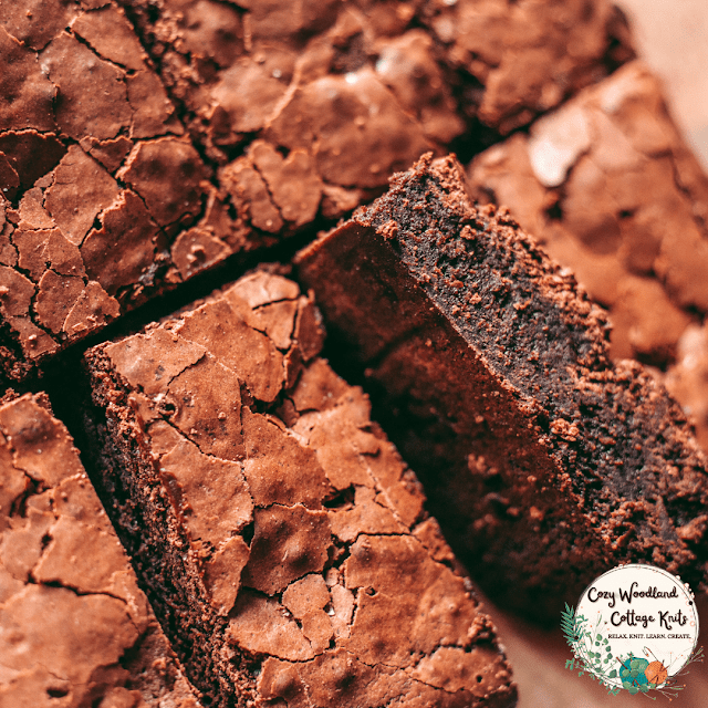 picture of a homemade chocolate slice cut up into rectangles