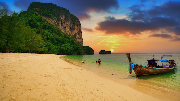 Watch the sunset at Poda Island