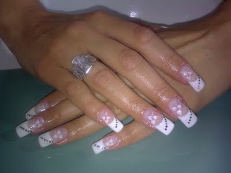 nails-arts-design. nails-arts-white. Romantic nails dressed up in a pink and