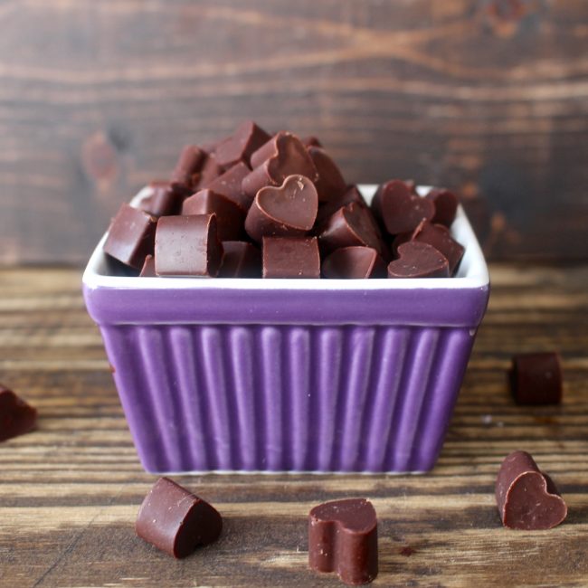 EASY HOMEMADE PALEO CHOCOLATE #chocolate #desserts