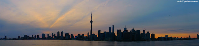 Vista Panorámica desde el Ferri al Atardecer de Toronto