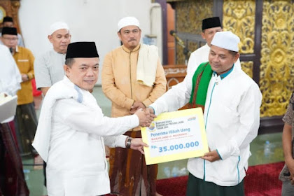 Gubernur Provinsi Jambi, Al Haris Serahkan Bantuan 270 Juta Rupiah untuk Masjid dan Musholla