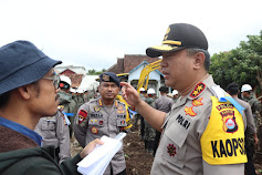 Kapolda Banten Irjend Pol Drs Tomsi Tohir Msi Tinjau Desa Sumur