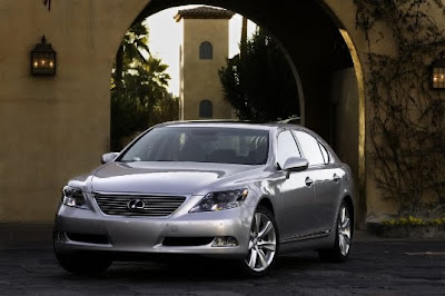 2009 Lexus LS 600h L Front Side View