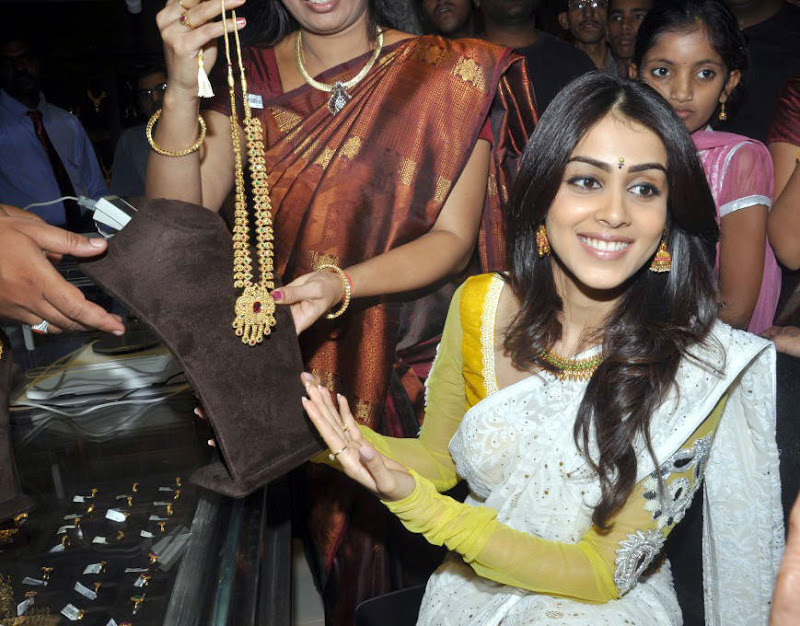 Genelia cute at the launch of Kalyanakanchi Wedding Centre function pics