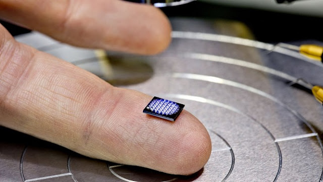 IBM made the world's smallest chip compatible with blockchain tech